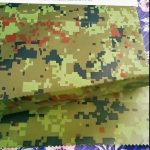 China Hersteller Großhandel Camouflage geprägte Regenkleidung Geotextil Stoff für Outdoor-Gewebe